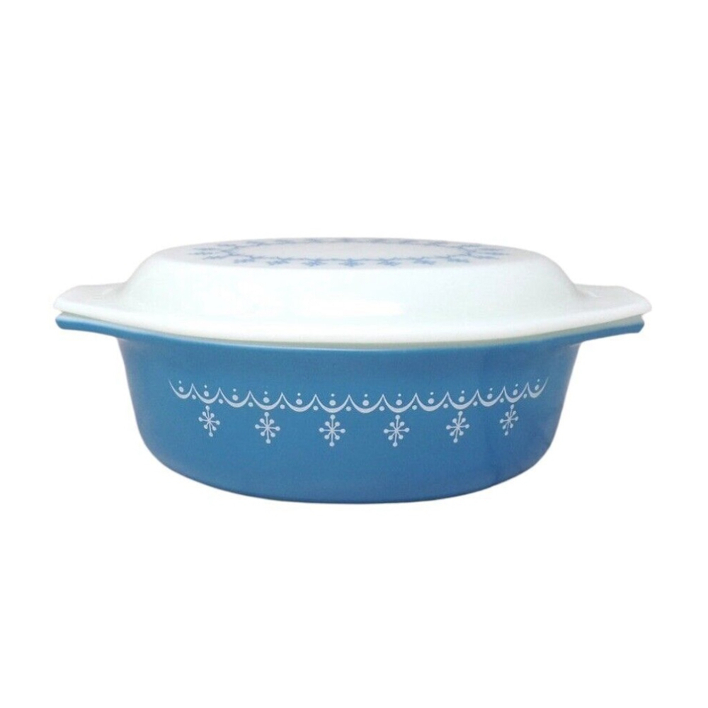 Vintage Pyrex Blue Snowflake Garland 1-1/2 QT Casserole Dish with Lid